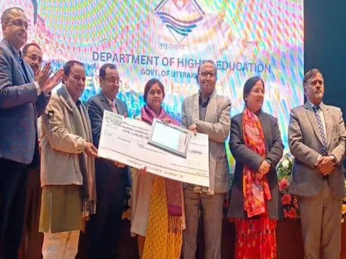प्रोत्साहन: पीजी कॉलेज नई टिहरी की प्राचार्य प्रो.पुष्पा नेगी को किया गया सम्मानित