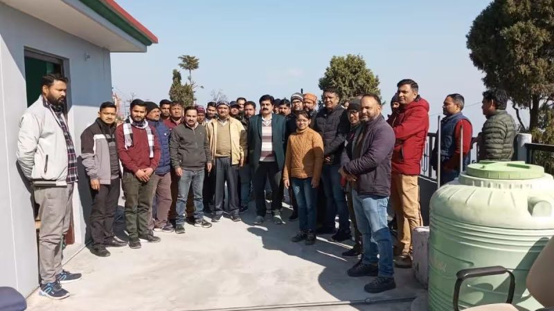 आक्रोश: पेयजल कर्मियें ने किया कार्यबहिष्कार, बाहरी एजेंसियों को काम देने का कर रहे ङैं विरोध