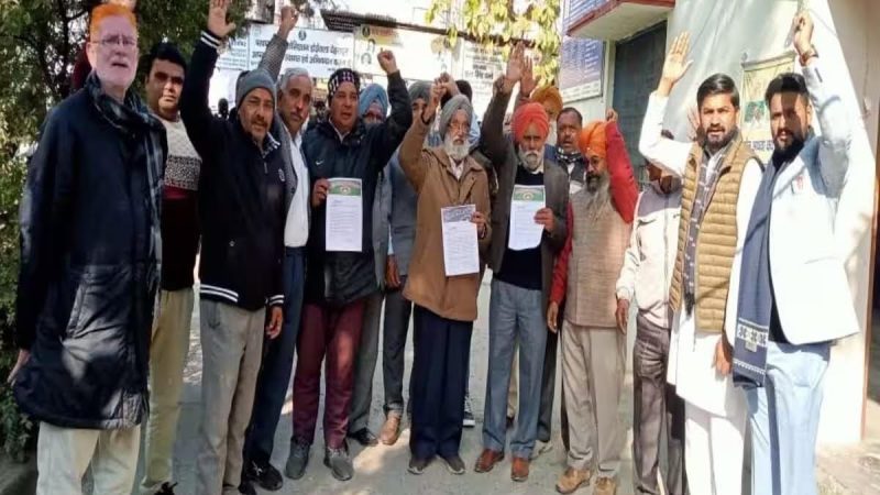 आवाज: स्टोन क्रशर लगाने की अनुमति दिए जाने से खफ़ा किसानों ने तहसील कार्यालय पर किया प्रदर्शन