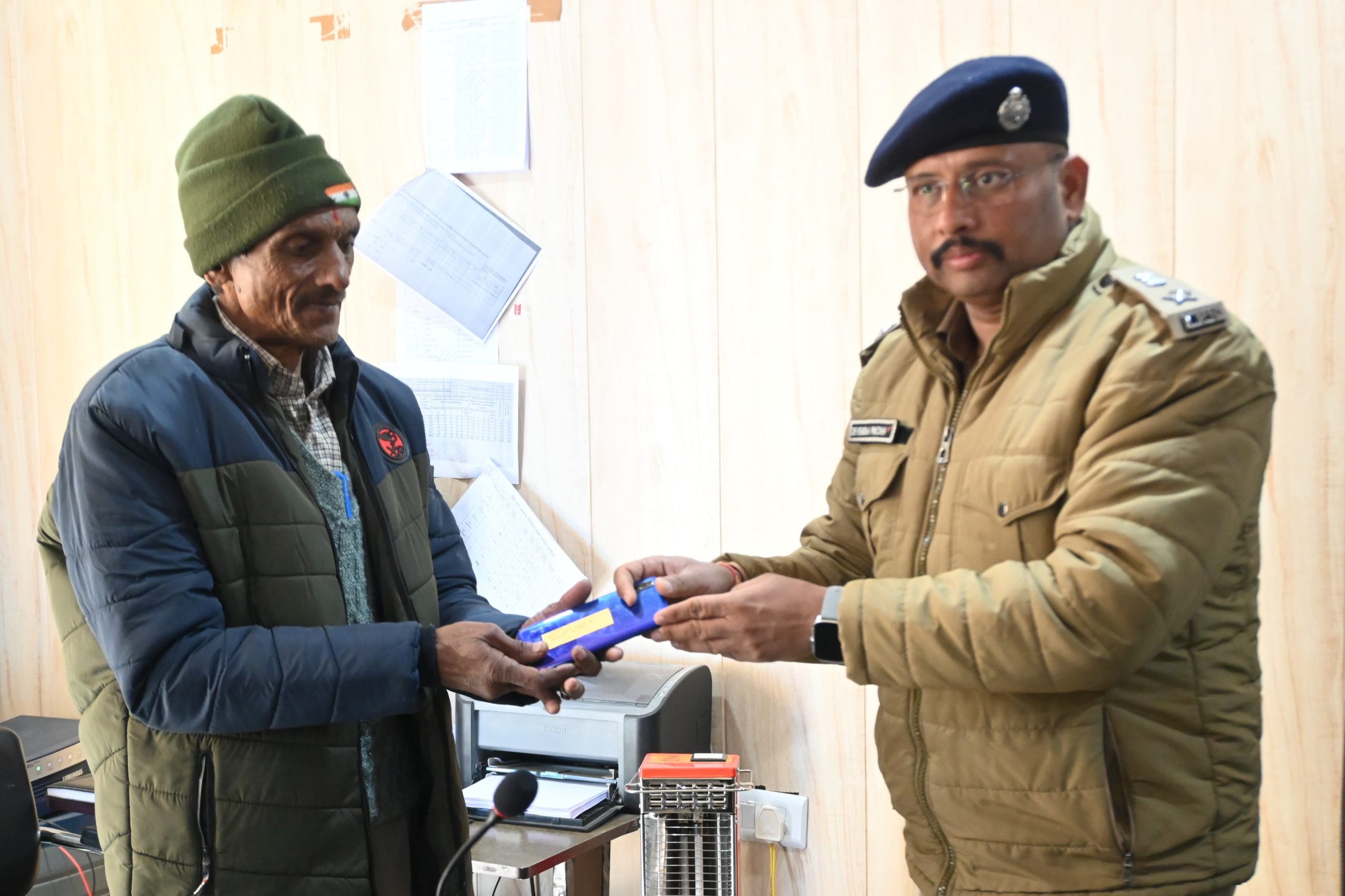 उपलब्धि: यहां पुलिस ने 14 लाख कीमत के खोए मोबाइल फोन किए बरामद