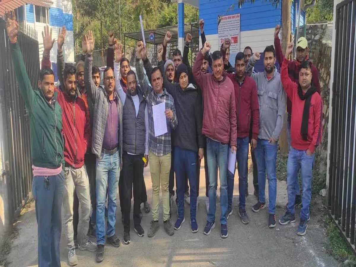 आक्रोश: वाहनों की फिटनेस निजी हाथों में दिए जाने पर टैक्सी चालकों में रोष, जगह- जगह किये प्रदर्शन