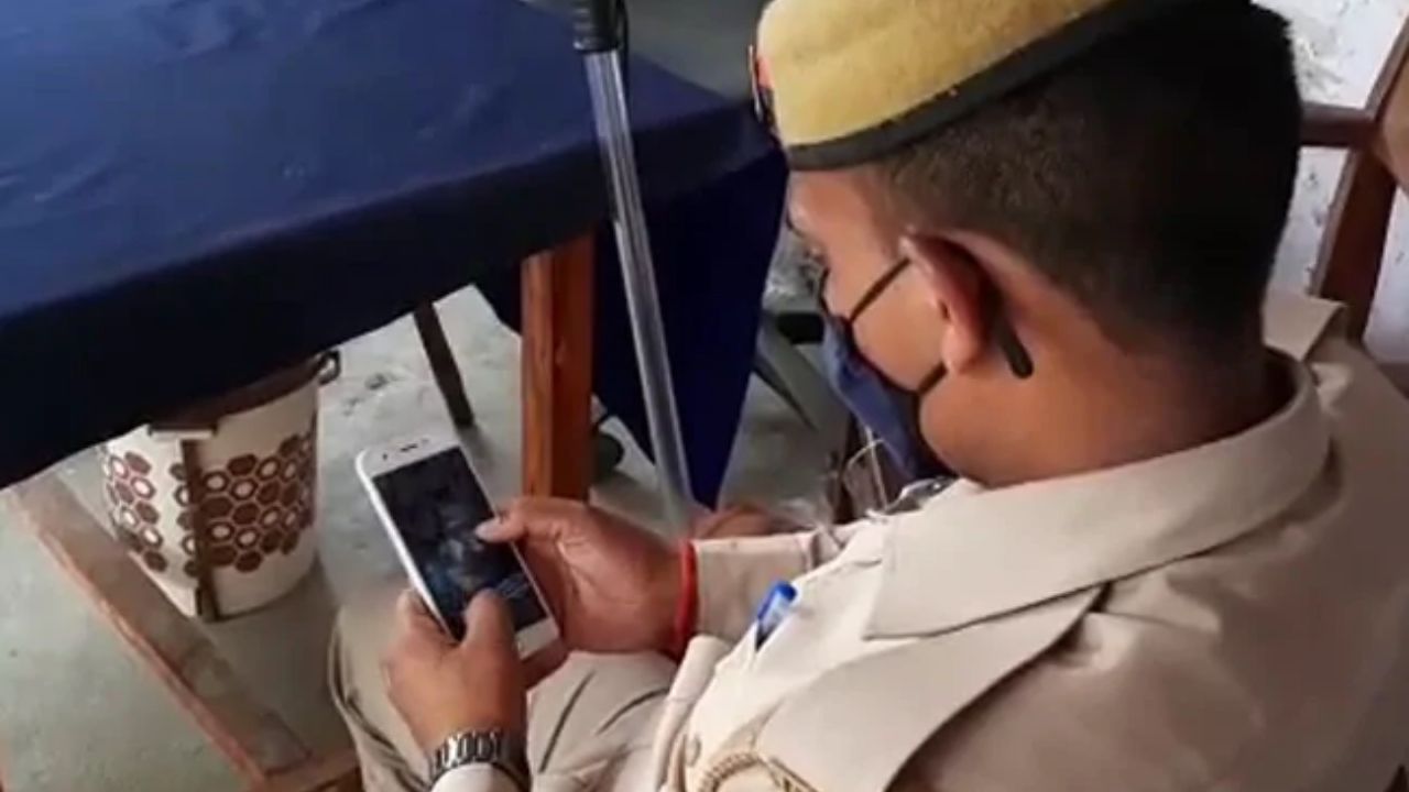 खास खबर: अब ड्यूटी के दौरान सोशल मीडिया का उपयोग नहीं कर सकेंगे पुलिसकर्मी, पुलिस मुख्यालय ने जारी की एडवाइजरी
