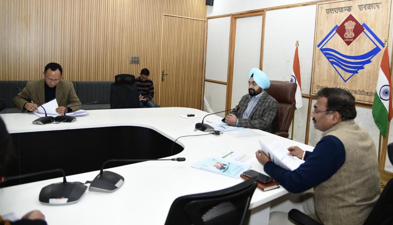 समीक्षा: जलस्रोत एवं नदी पुनरोद्धार प्राधिकरण की बैठक, सीएस का वर्षा जल को चैकडैम बनाकर संग्रहित करने पर जोर