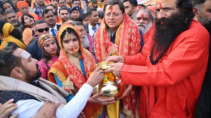 श्रद्धा: सीएम धामी ने ब्रह्मकुण्ड से कलशों में गंगा जल एकत्रित कर कलश यात्रा को अयोध्या के लिये किया रवाना