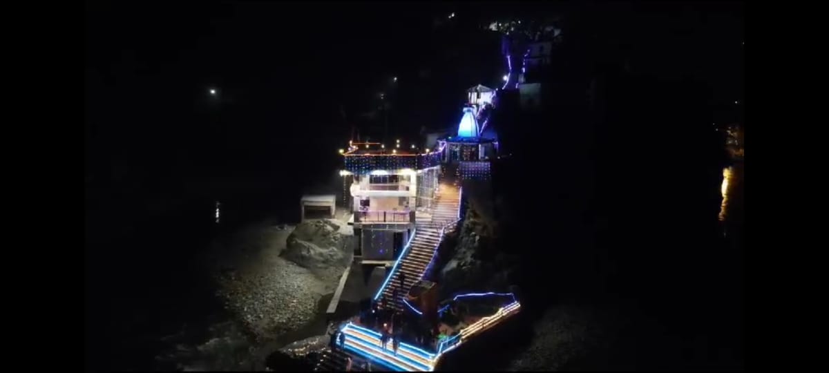 मकर संक्रांति: दियों से रोशन हुई रुद्रनाथ की नगरी, संगम पर विशेष गंगा आरती के साथ जलाए गए तीन हजार दिए