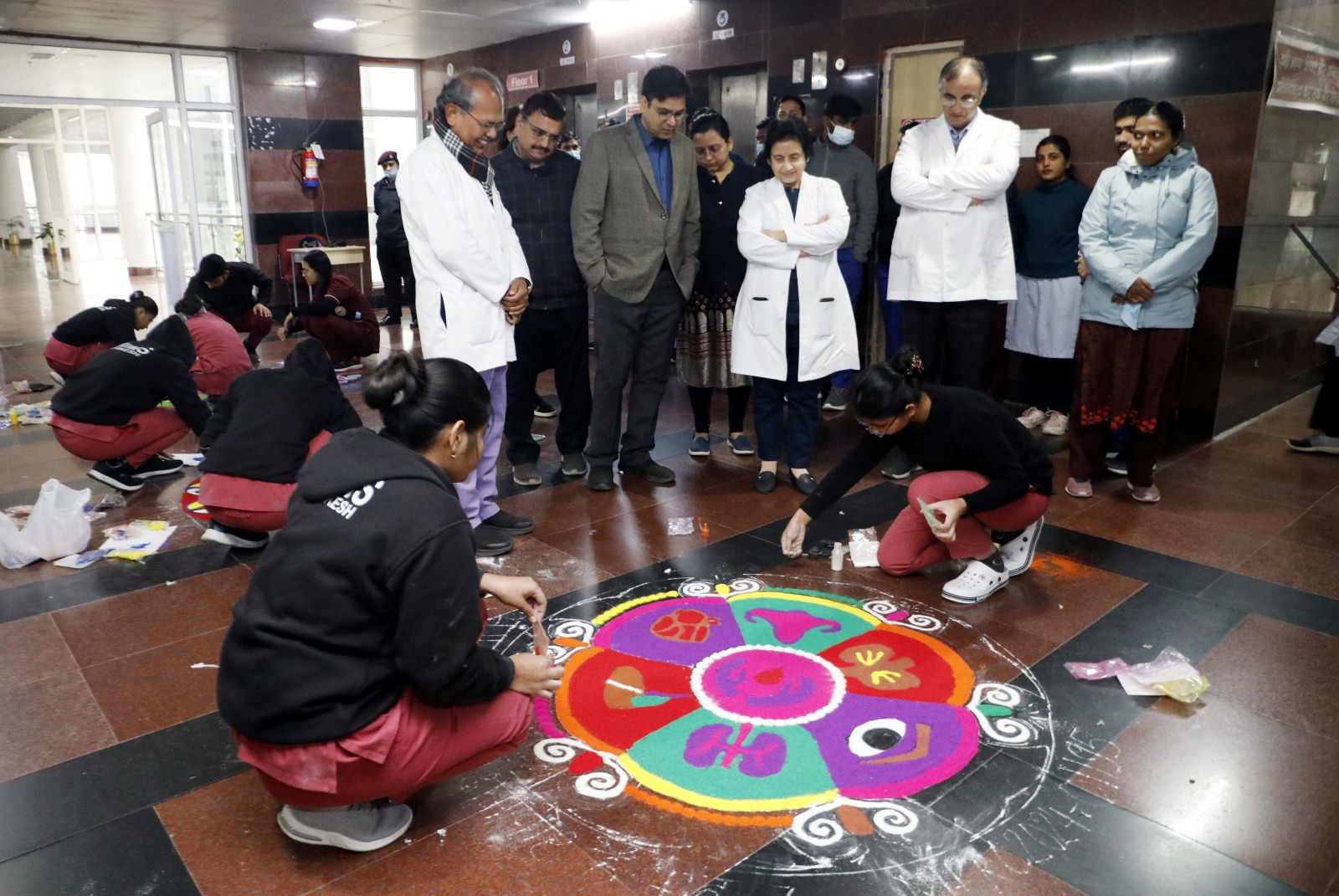 एम्स: गुर्दा प्रत्यारोपण व अंगदान को बढ़ावा देने के लिए रंगोली प्रदर्शनी का आयोजन, आम लोगों को दिया संदेश