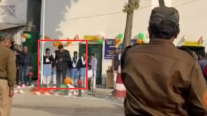 बड़ी खबर: गणतंत्र दिवस पर ध्वजारोहण के दौरान यहां हो गयी हर्ष फायरिंग, अधिकारी घायल