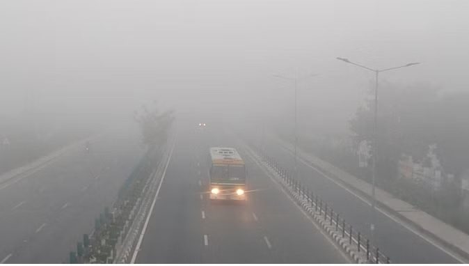   आफत: कोहरा बना वाहन चालकों के लिए चुनौती
