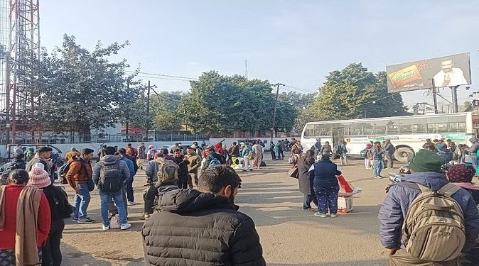 नया कानून: विरोध में उतरे रोडवेज बस चालक,यात्रियों को झेलनी पड़ी परेशानी