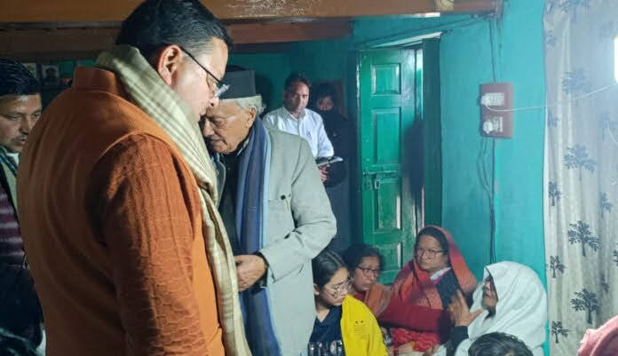 संवेदना: स्व. हयात सिंह महरा के घर पहुंचे मुख्यमंत्री धामी, निधन पर व्यक्त की शोक संवेदना