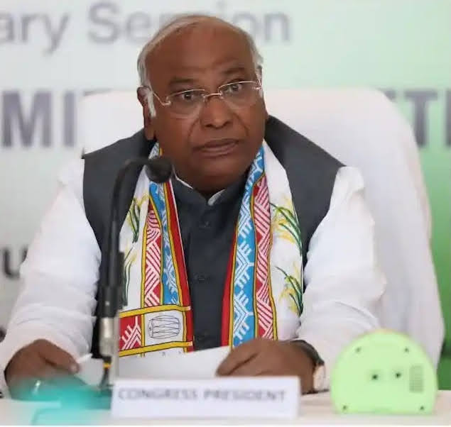 कांग्रेस रैली: मोदी खुद को समझते हैं भगवान विष्णु का 11वां अवतार, प्रधानमंत्री पर कांग्रेस अध्यक्ष मल्लिकार्जुन खड़गे का वार