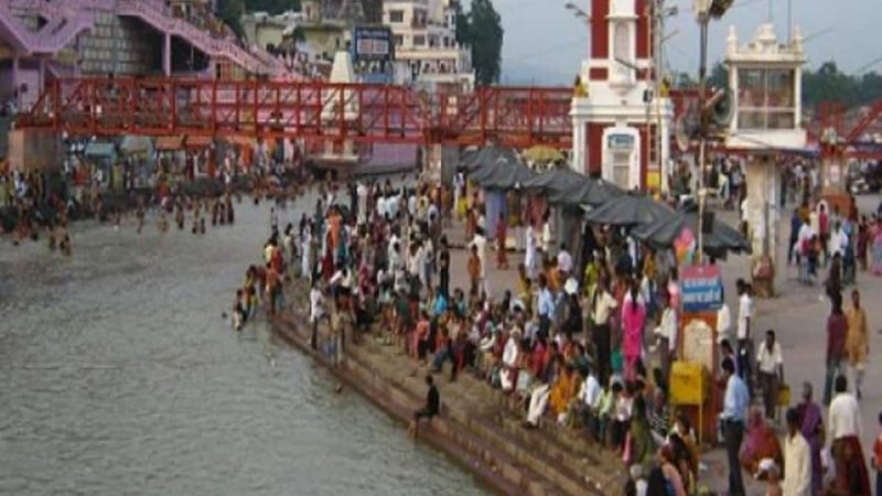 मकर संक्रांतिः श्रद्धालुओं ने गंगा में लगाई आस्था की डुबकी