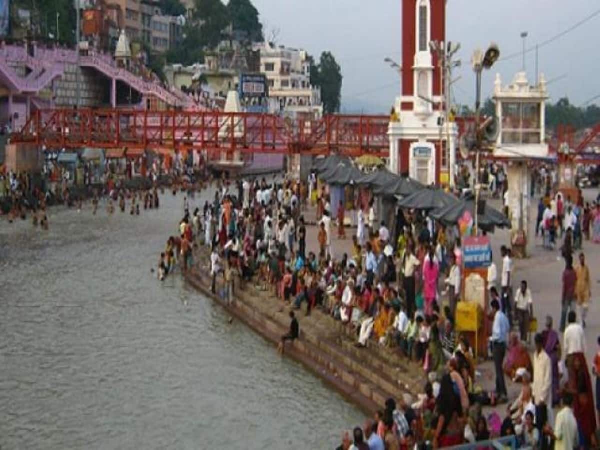मकर संक्रांतिः श्रद्धालुओं ने गंगा में लगाई आस्था की डुबकी