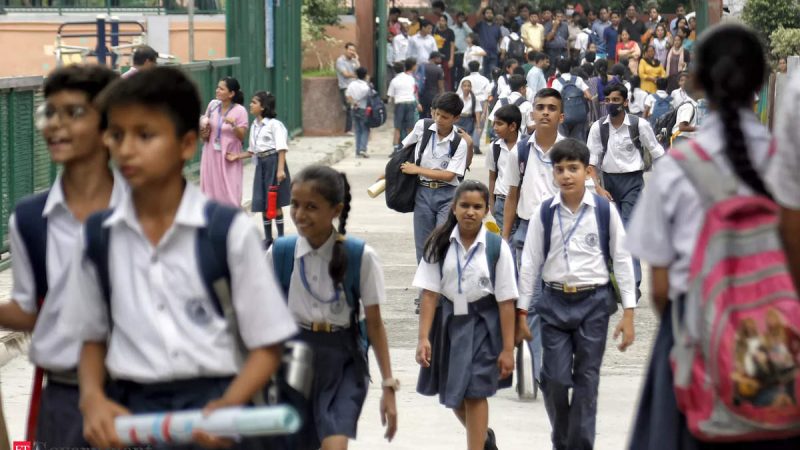 असहमति: शिक्षकों ने शुरू किया क्लस्टर स्कूल व्यवस्था का विरोध