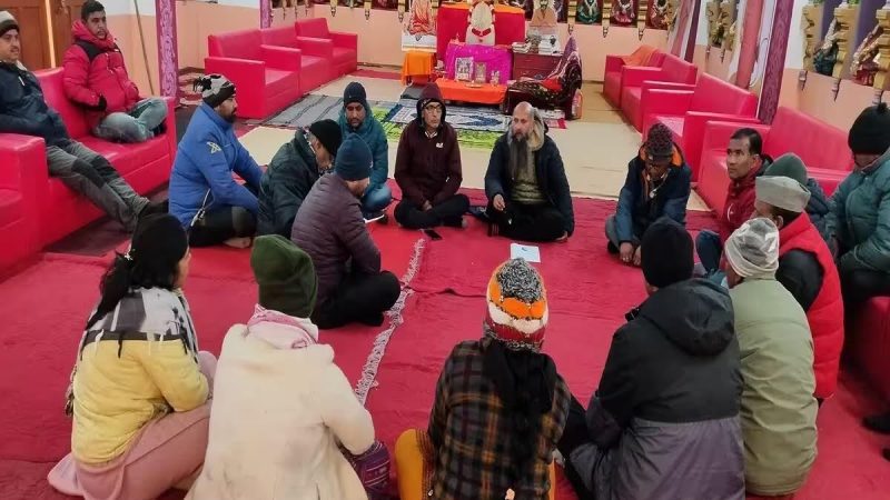 आक्रोश: बिजली-पानी के कनेक्शन काटे जाने पर भड़के आपदा प्रभावित  