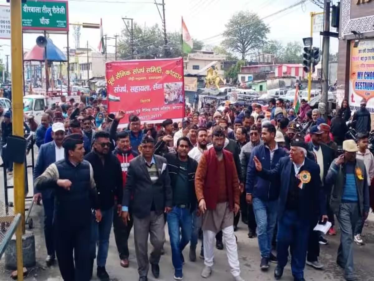 आक्रोश: पुल के पुनर्निर्माण में हो रही लेटलतीफ़ी को लेकर सड़क पर फूटा भाबर के लोगों का ग़ुस्सा