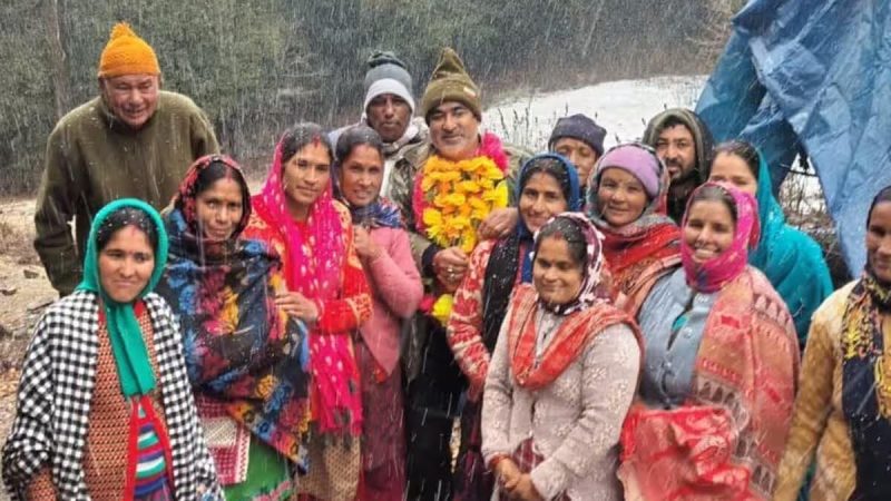आक्रोश: मूल़भूत सुविधाओं से जुड़ी चार सूत्रीय मांगों को लेकर खनसर घाटी में आमरण-अनशन शुरू