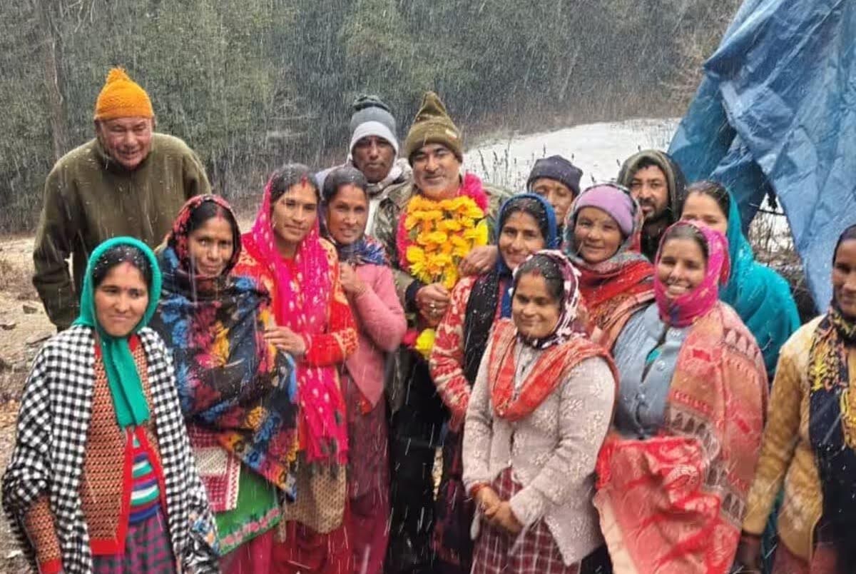 आक्रोश: मूल़भूत सुविधाओं से जुड़ी चार सूत्रीय मांगों को लेकर खनसर घाटी में आमरण-अनशन शुरू