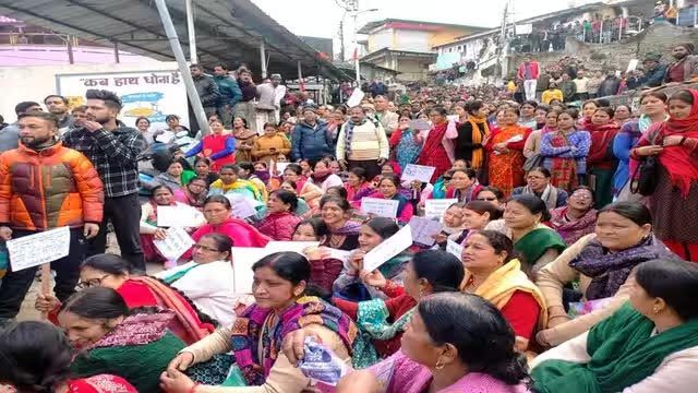 आक्रोश: समस्याओं का अंबार बना मंडल मुख्यालय पौड़ी, जनाक्रोश रैली में उमड़े शहर के लोग  