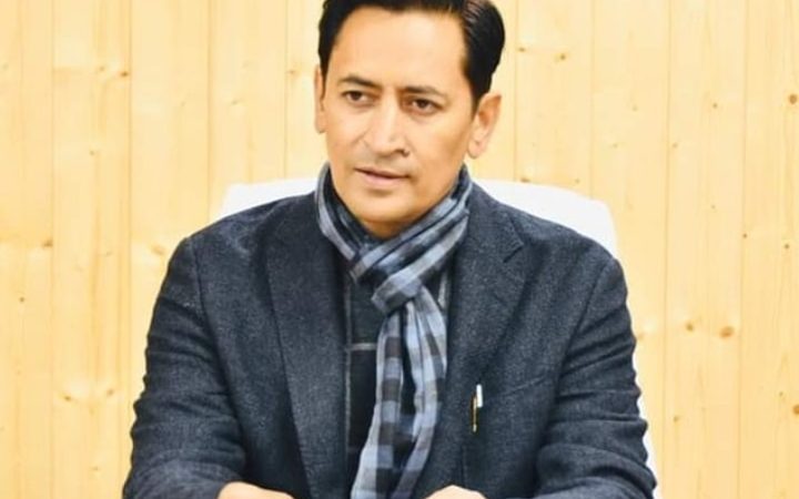 समीक्षा: आयुक्त दीपक रावत ने विकास कार्यों को लेकर संबंधित अधिकारियों को दिए जरूरी निर्देश