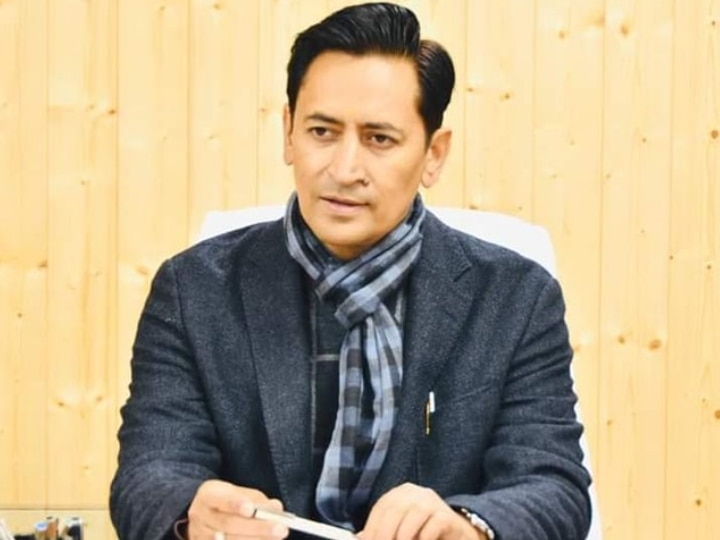 जन सुनवाई: कुमाऊं कमिश्नर दीपक रावत हुए लोगों से रूबरू, अधिकांश शिकायतों का कराया निस्तारण