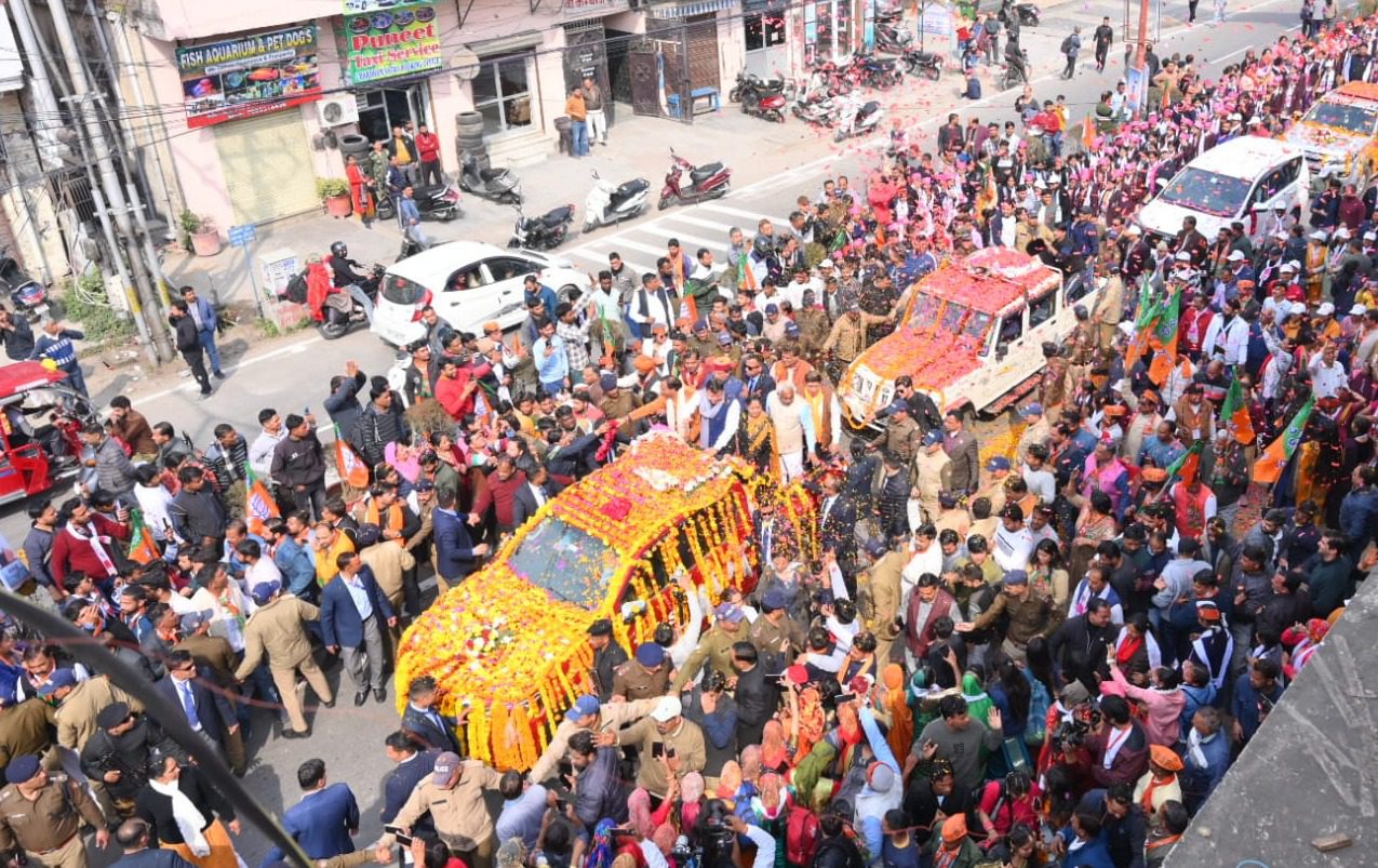 उत्साह: सीएम धामी के रोड शो में उमड़ा जनसैलाब, अलग-अलग संस्कृतियों की दिखी झलक