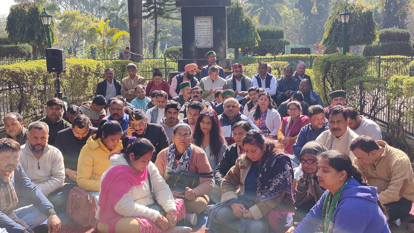 विरोध: गैरसैंण के अपमान और देहरादून में बजट सत्र कराने के मुद्दे पर हरदा का मौन व्रत