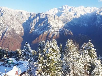 उत्तराखंड: पहाड़ों के सौंदर्य का ही नहीं, जन-जीवन का भी अहम तत्व है बर्फबारी