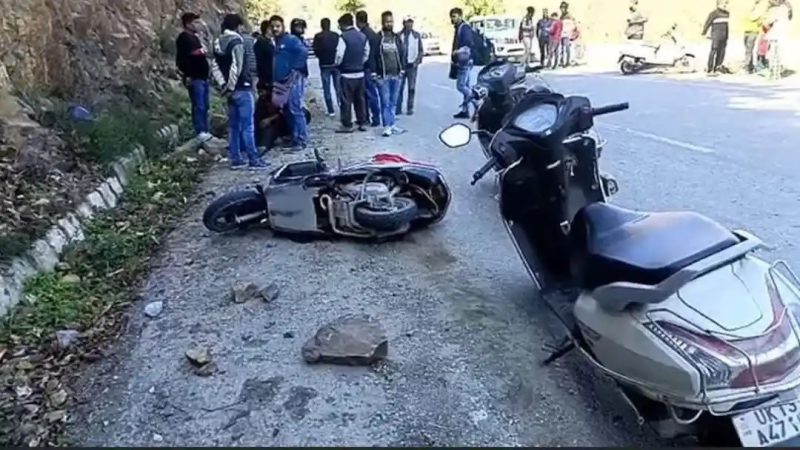 हादसा: डंपर ने स्कूटी को मारी टक्कर,पत्नी की मौत,पति गंभीर