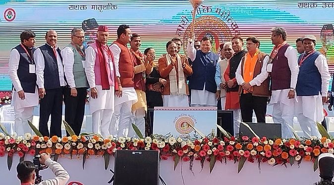 उत्साह: सीएम धामी के रोड शो में उमड़ा जनसैलाब