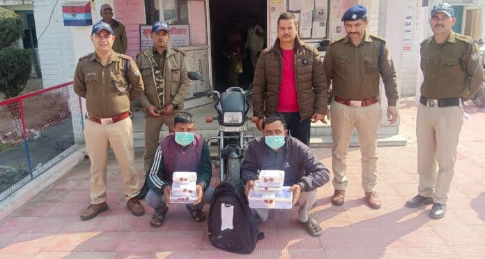 दुस्साहस: पत्नी के इलाज को नहीं थे पैसे तो कर डाली लाखों की लूट, तमंचा व नकदी समेत गिरफ्तार