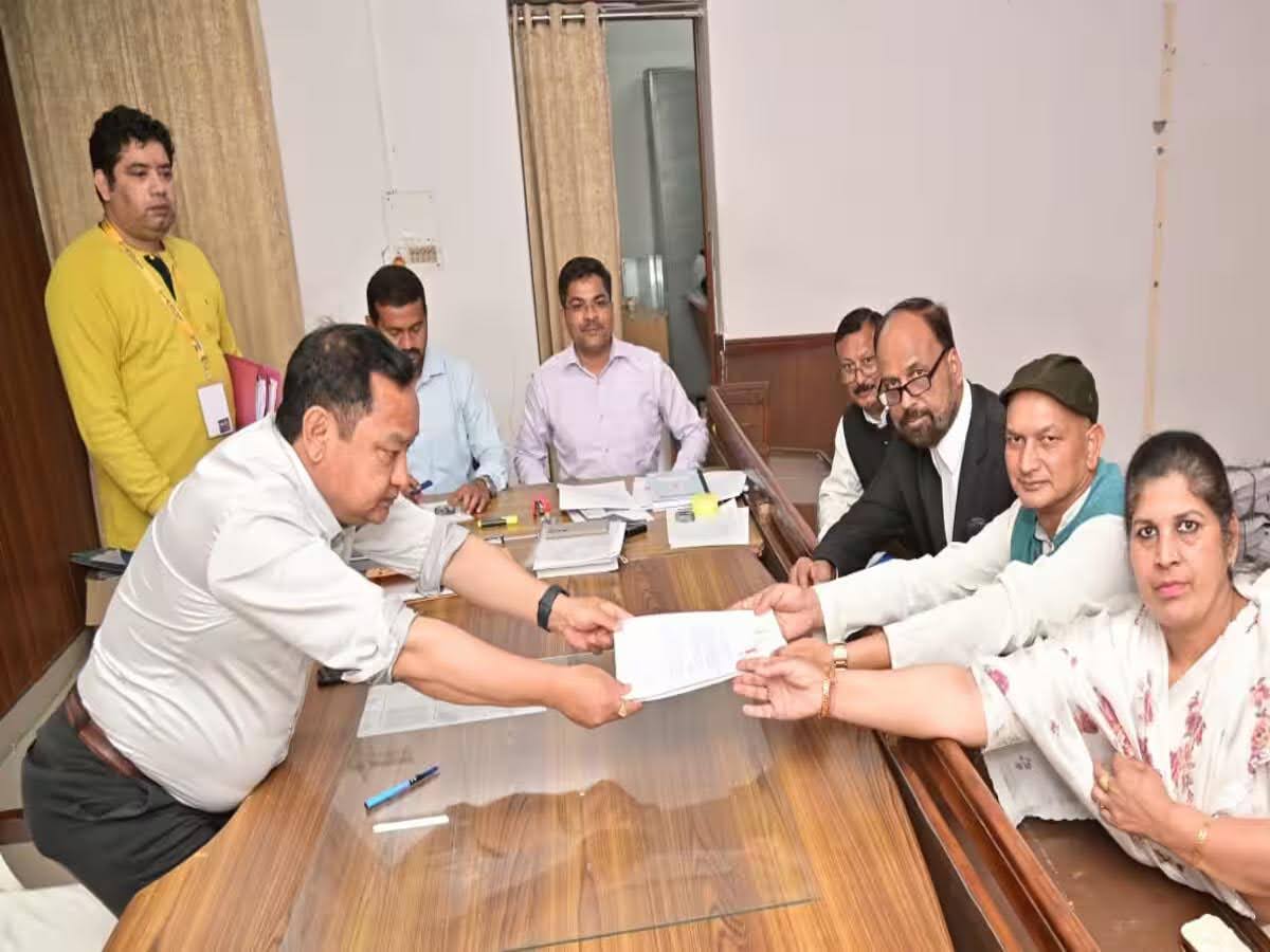 कांग्रेस: हरिद्वार लोकसभा सीट से पार्टी प्रत्याशी वीरेंद्र सिंह रावत ने किया नामांकन