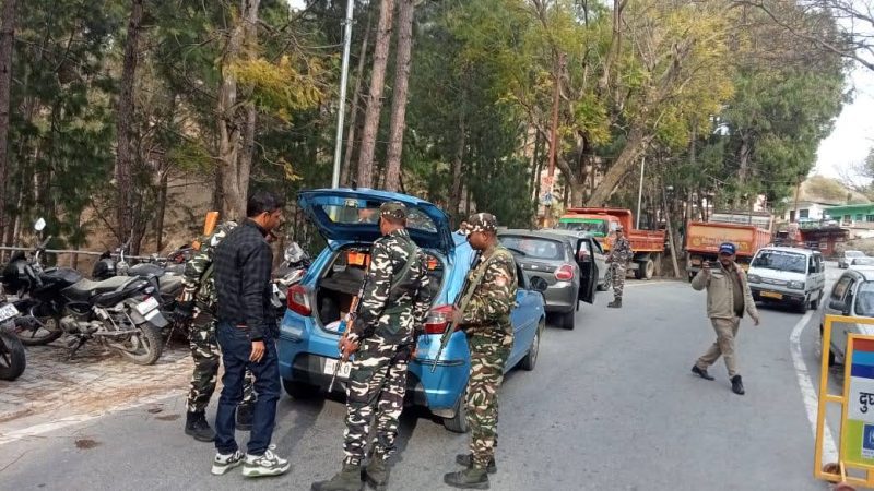 निगरानी: पुलिस ने एसएसबी जवानों के साथ मिलकर चलाया सघन चेकिंग अभियान