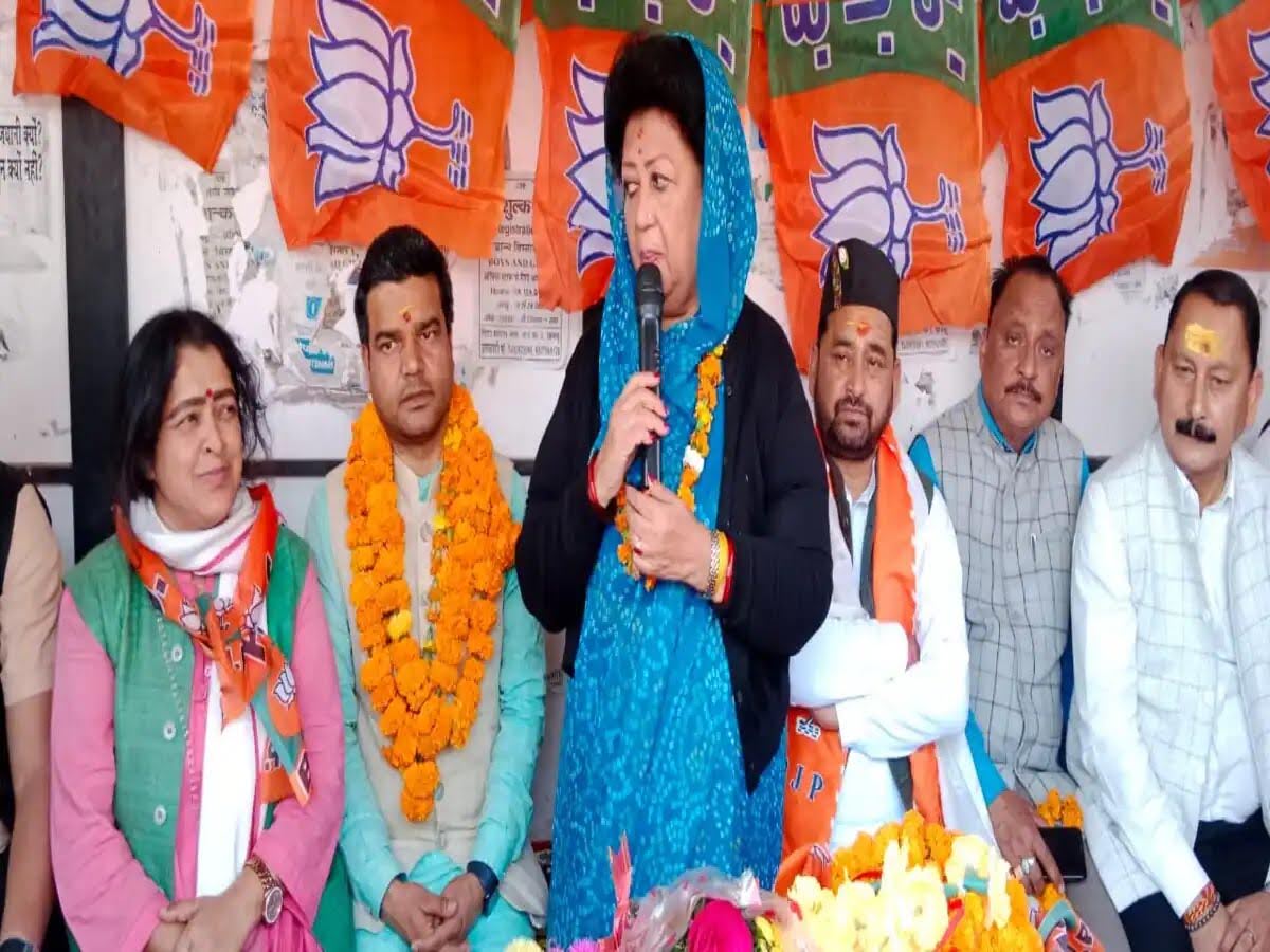 चुनावी चर्चा:भाजपा उम्मीदवार महारानी राज्यलक्ष्मी शाह ने किया जन संपर्क