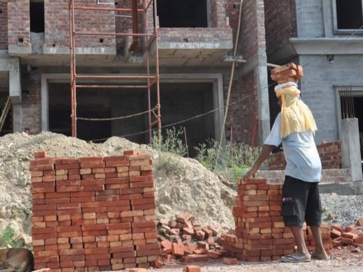 समस्या: अंकुश लगाना होगा निर्माण सामग्री की कीमतों पर