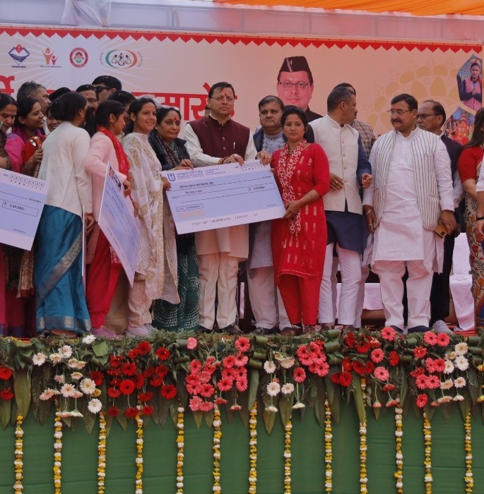 राज-काज: सीएम धामी  ने लाभार्थी सम्मान समारोह में विभिन्न योजनाओं के 43 लाभार्थियों को किया सम्मानित