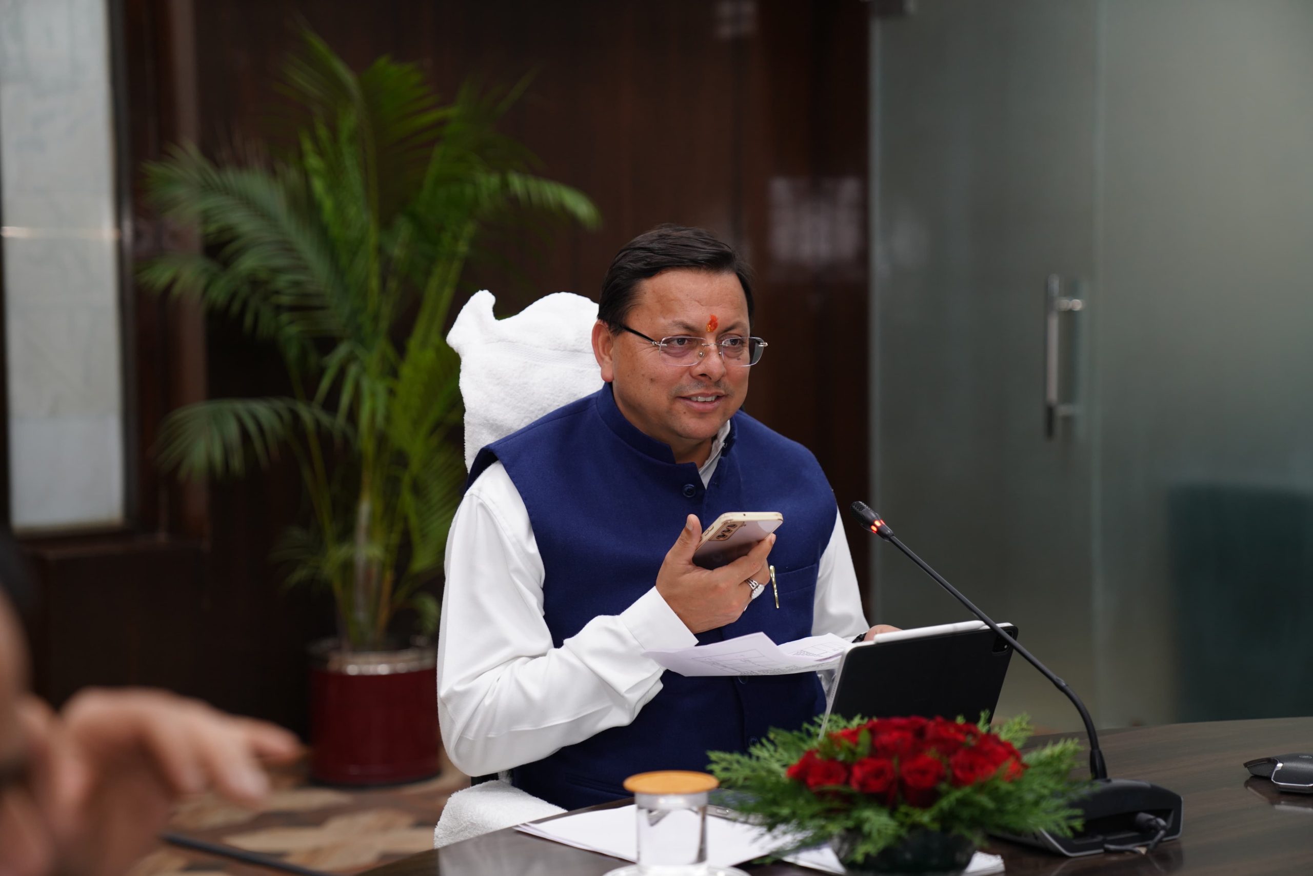 राज-काज: सीएम धामी ने की सी.एम हेल्पलाईन 1905 की समीक्षा, शिकायतकर्ताओं से सुनीं उनकी समस्याएं