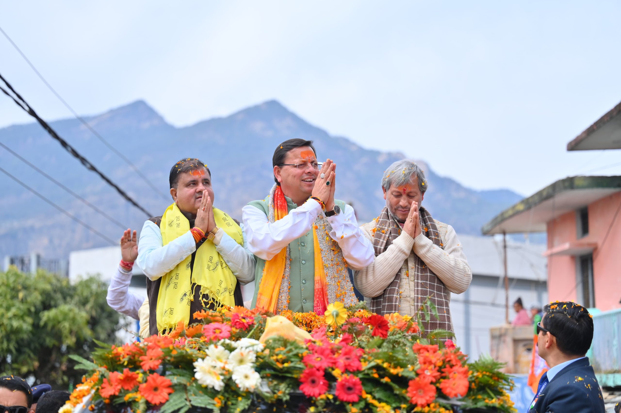 उत्साह: मुख्यमंत्री धामी के भव्य रोड शो में उमड़ा जन सैलाब