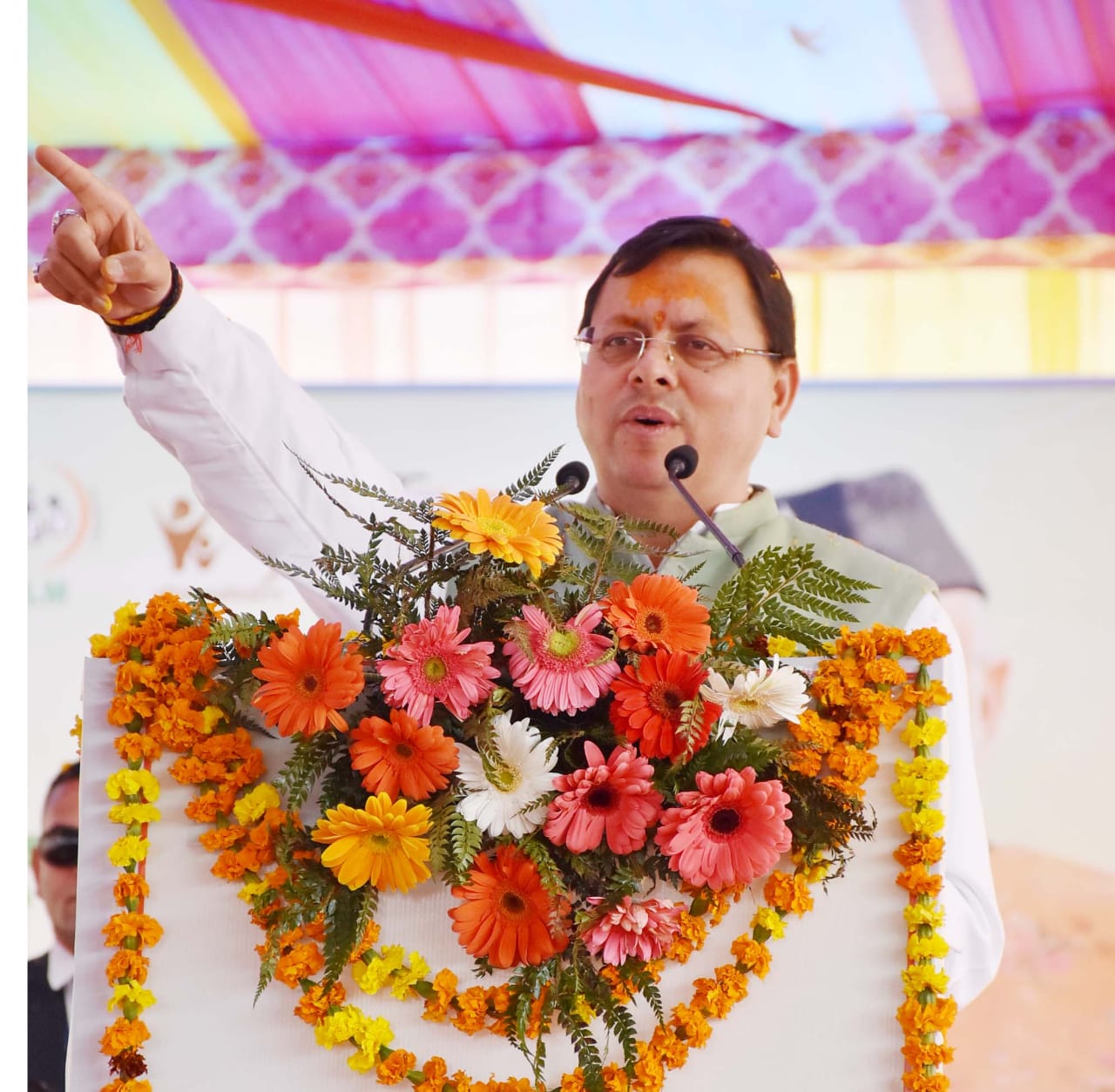 राज-काज: सीएम धामी ने लाभार्थी सम्मान समारोह में लाभार्थियों को प्रदान किए चेक
