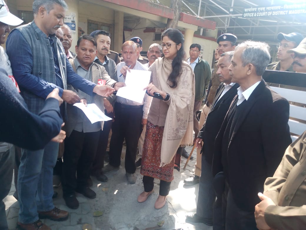 विरोध: समान नागरिकता संहिता बिल के खिलाफ डीएम के माध्यम से राष्ट्रपति को भेजा ज्ञापन