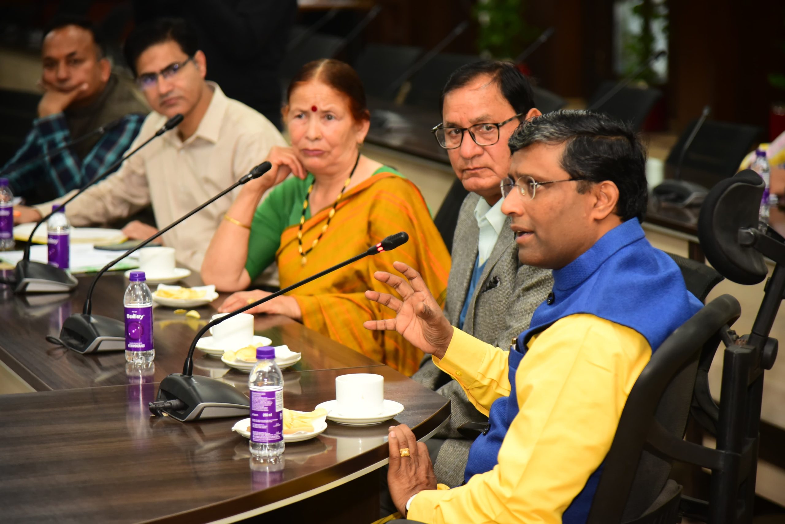 चुनाव तैयारी: मुख्य निर्वाचन अधिकारी ने मतदाता जन-जागरूकता कार्यक्रम में स्टेट आइकॉन से मांगा सहयोग