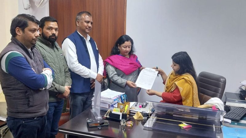 कांग्रेस: पार्टी प्रत्याशी को इनकम टैक्स द्वारा नोटिस दिए जाने की शिकायत चुनाव आयोग से