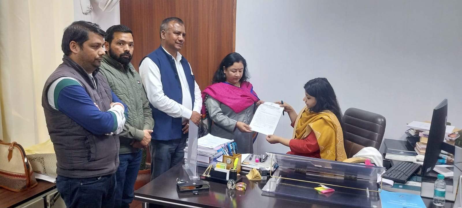 कांग्रेस: पार्टी प्रत्याशी को इनकम टैक्स द्वारा नोटिस दिए जाने की शिकायत चुनाव आयोग से