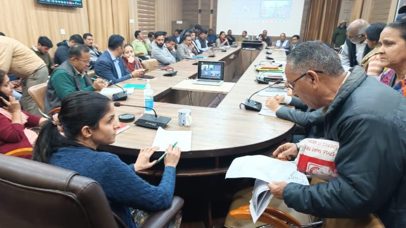 जनसुनवाई: डीएम सोनिका ने सुनीं शिकायतें, संबंधित अफसरों को दिए निराकरण के निर्देश