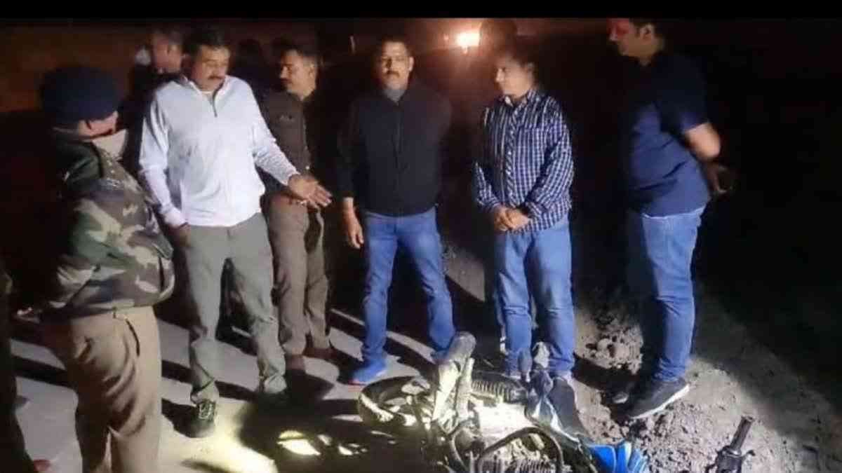  बड़ी खबर: पुलिस से मुठभेड़ में बदमाश घायल,ज्वैलर्स लूटकांड में था शामिल