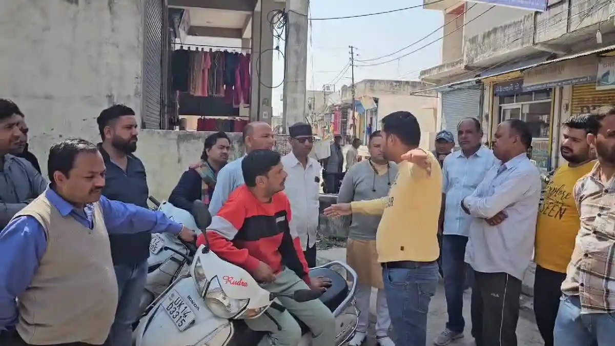 दिन दहाड़े: सुबह घर से दुकान को निकलने ज्वेलर्स को तमंचा दिखाकर लूटपाट