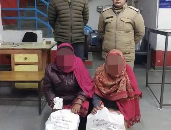 शिकंजा: अवैध अंग्रेजी शराब के साथ तीन महिलाएं गिरफ्तार