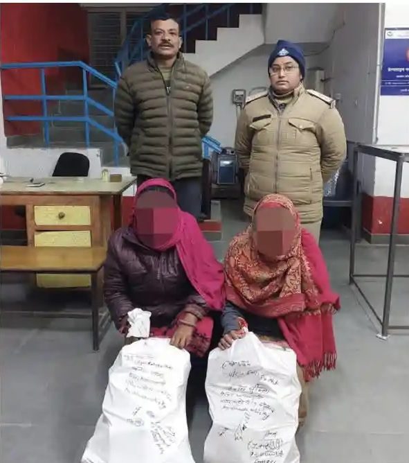 शिकंजा: अवैध अंग्रेजी शराब के साथ तीन महिलाएं गिरफ्तार