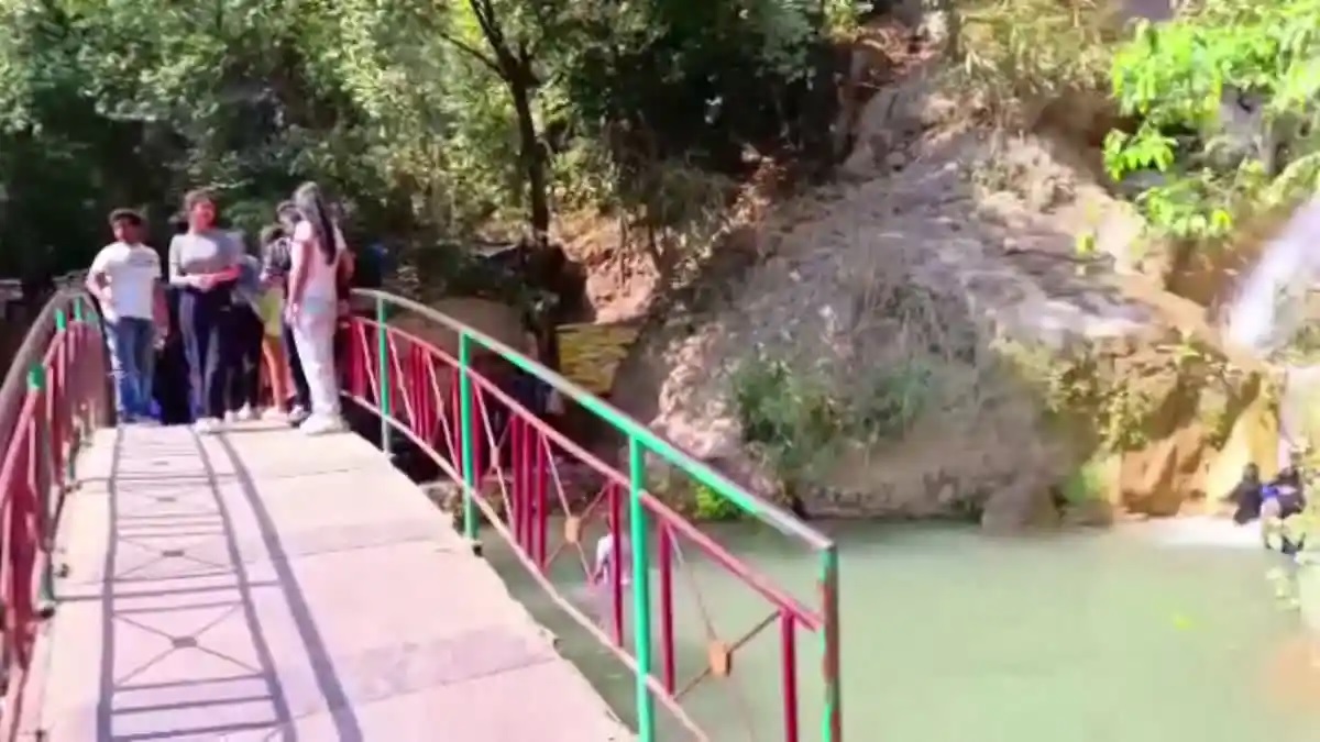 प्रतिबंध:  होली के दिन पर्यटकों के नीर वाटरफॉल जाने पर रोक