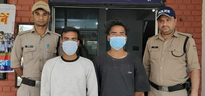 शिकंजा: बुजुर्ग महिला से लूट करने वाले दो युवक गिरफ्तार